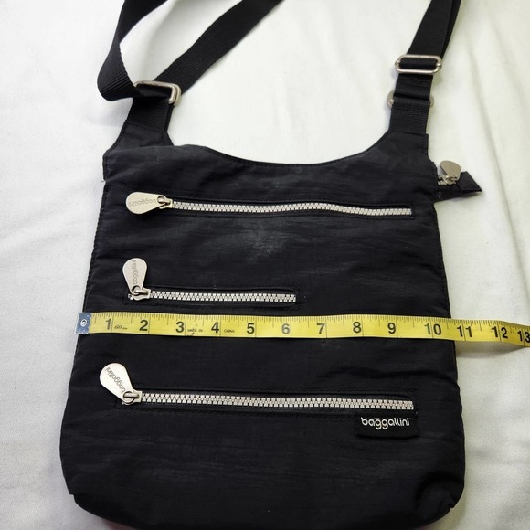 Baggallini Zipper Pocket Crossbody Black Adjustable Strap Lightweight Hobo Bag - Picture 6 of 9
